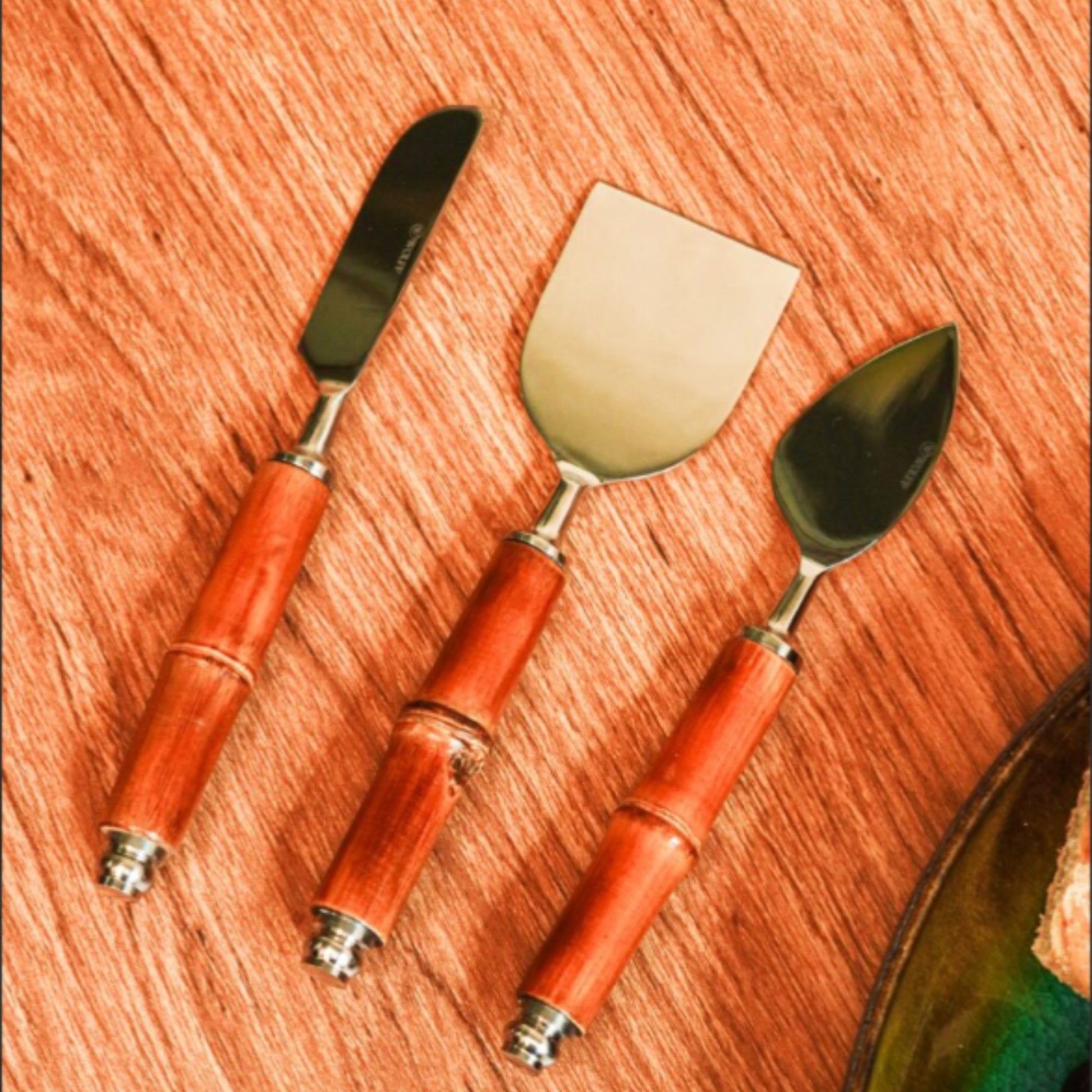 Set para Queijos - Aço Inox & Cabo de Bambu - 3 Peças