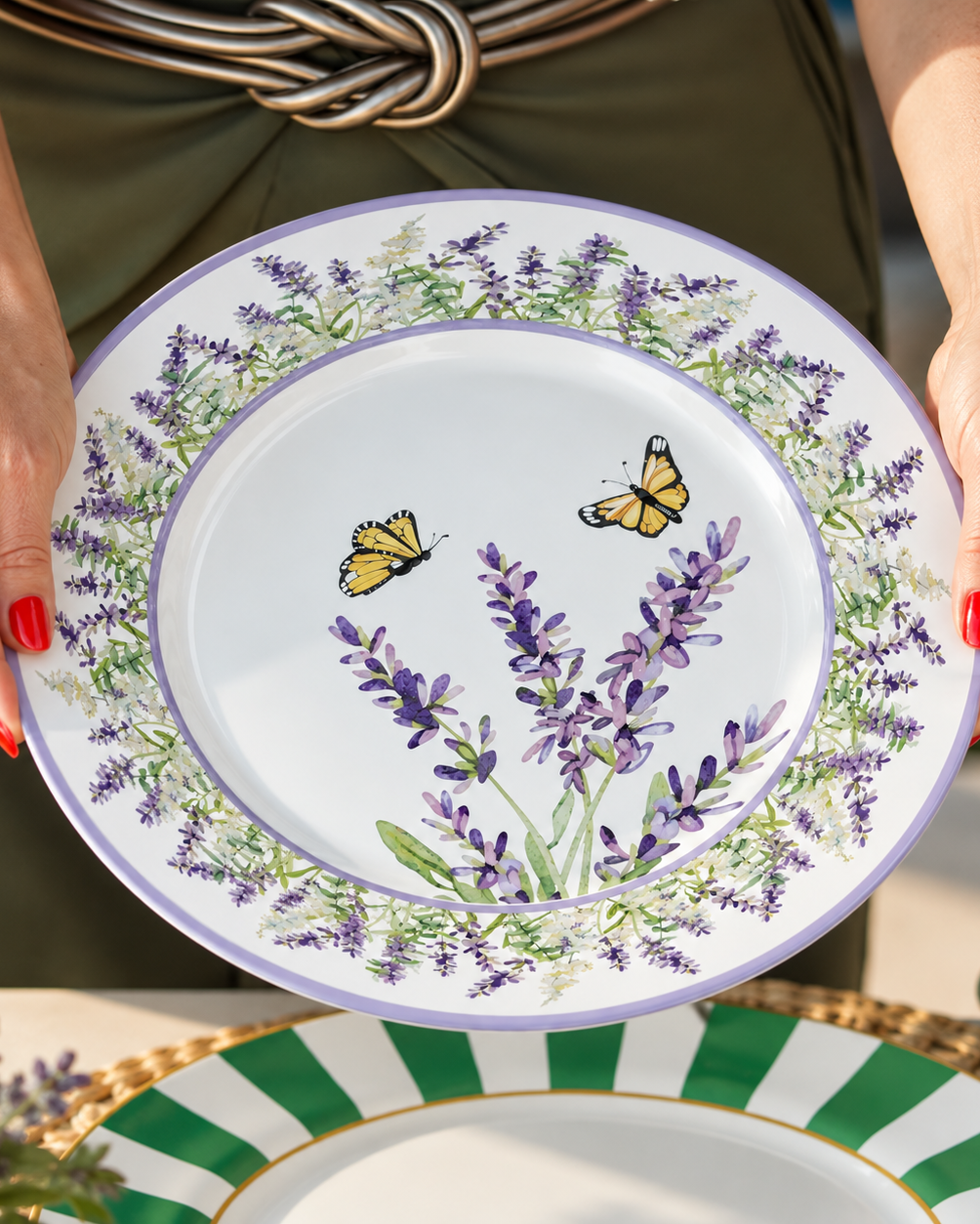 Kit de 2 Pratos Rasos Blessed Easter Lavanda em Cerâmica
