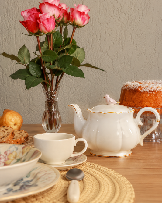 Bule de Porcelana Branco Bird com Fio de Ouro