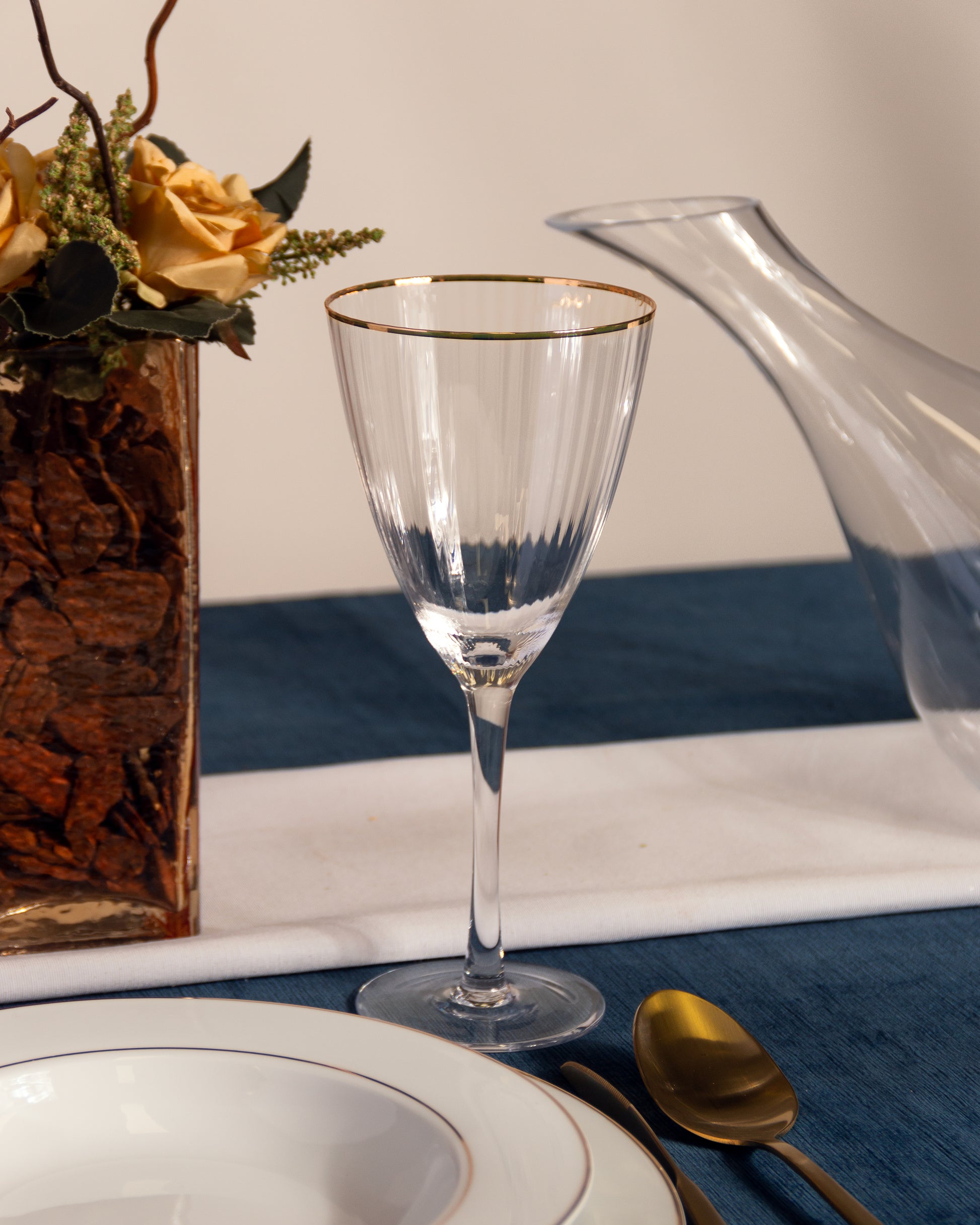 Set 2 Taças de Vinho Lines 400ml com Borda Dourada – Design Moderno